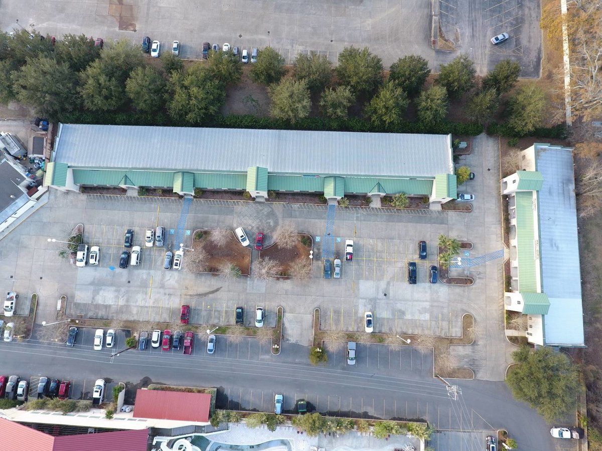 Greenbriar Shopping Center: 233 Doucet Road, Lafayette, LA 70503